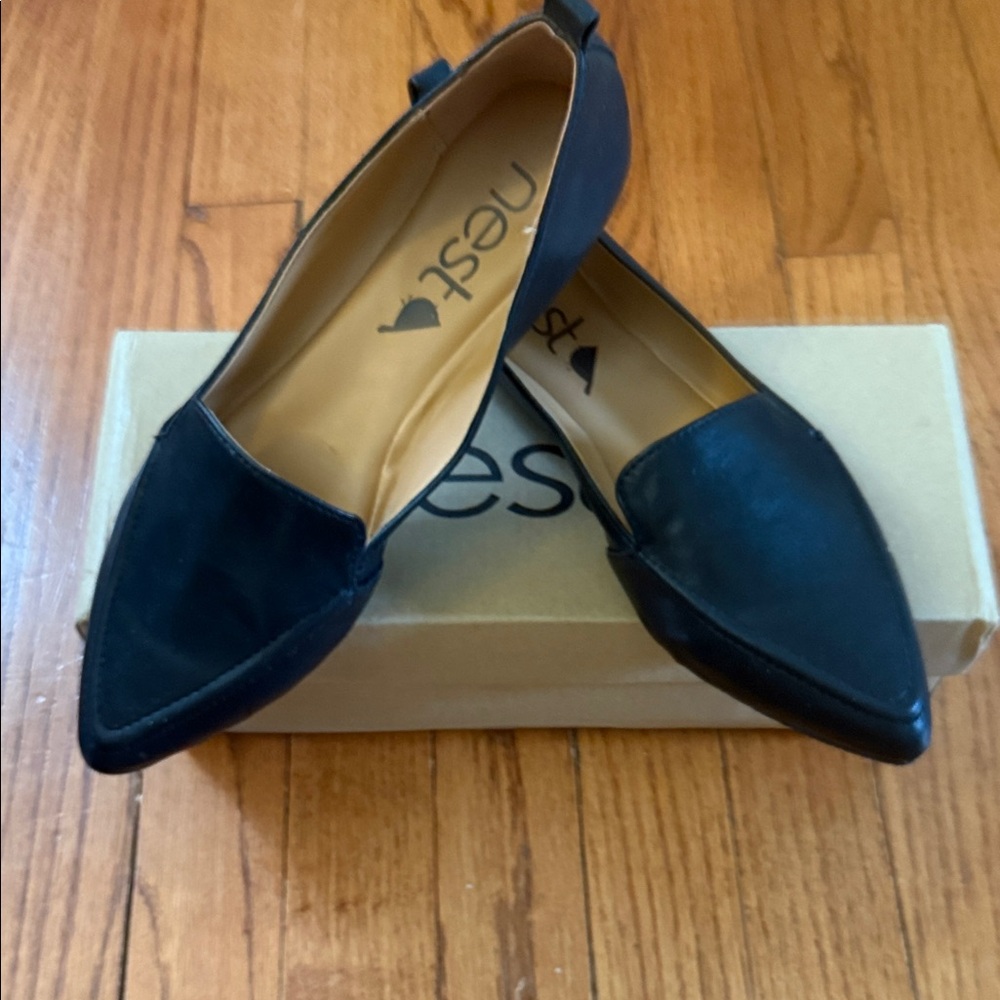 MWB NEST Socialite Black Women's Loafers in size 6
